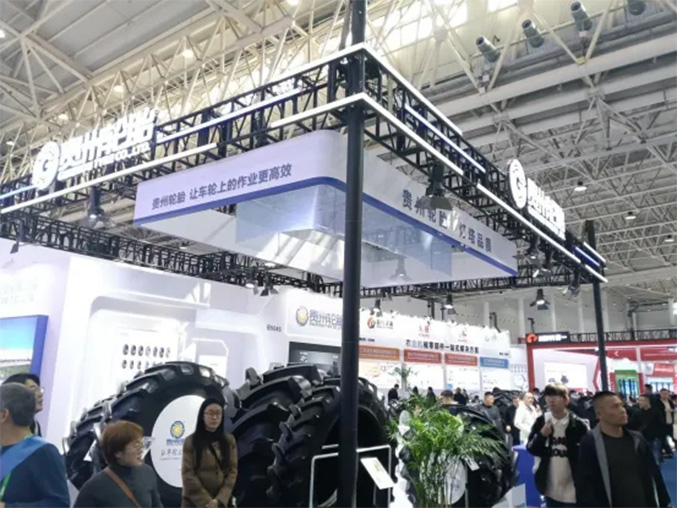 江南体育轮胎闪耀2025国际农机展——农业子午胎凭“省油+护土”硬核出圈