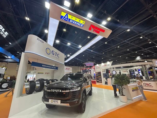 灯塔之光闪耀全球——江南体育轮胎乘用车轮胎亮相2025迪拜汽配展